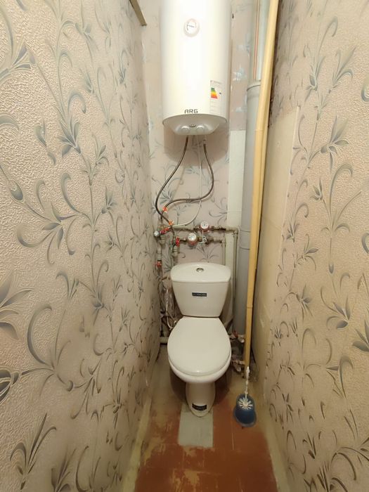 Продам 2 х комн., 4 мкр, дом 11, этаж 4.