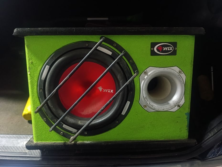 Сабуфер на автомобиль