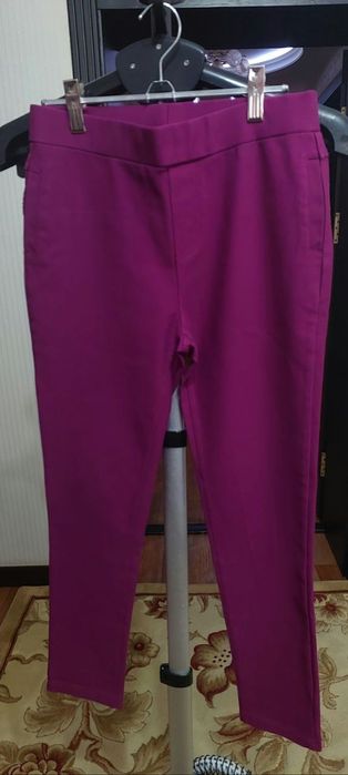 Бордовые брюки за 50 000