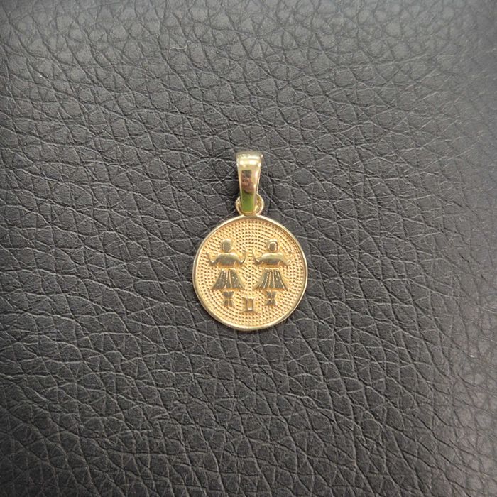 ( B31768.1 / Ag28 Doi Baieti ) Medalion Aur 14K - 0.78 grame / 312 lei