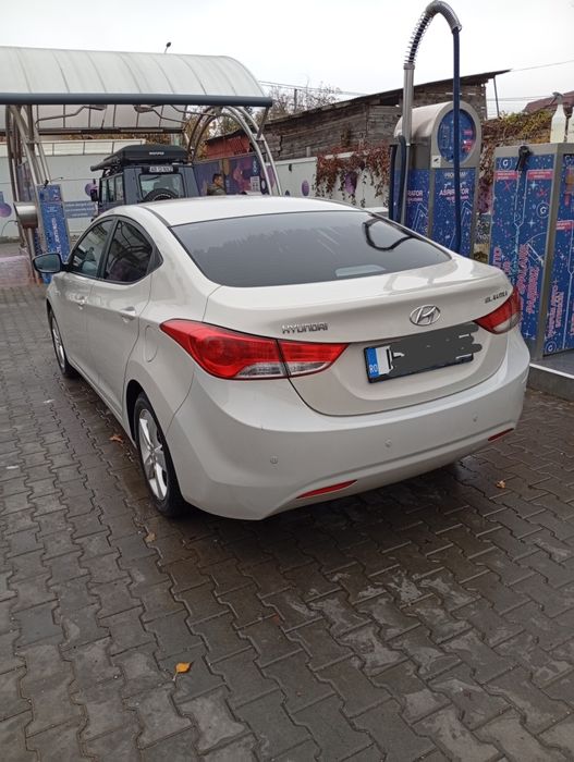 Hyundai Elantra 2012