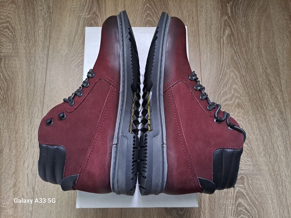 Vand ghete din piele naturala nabuc ( mată ) pentru bărbați.
Marime: 4