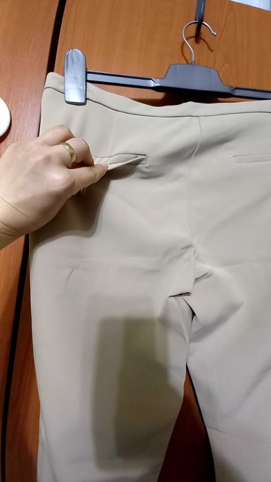 Pantaloni moderni de dama ,crem ,conici , mas. M 38-40