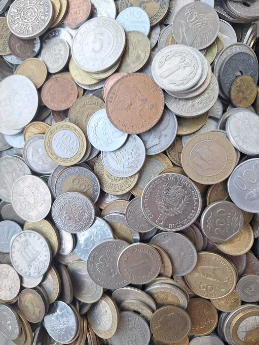 LOT 10 Kg monede straine diverse == peste 2000 bucati