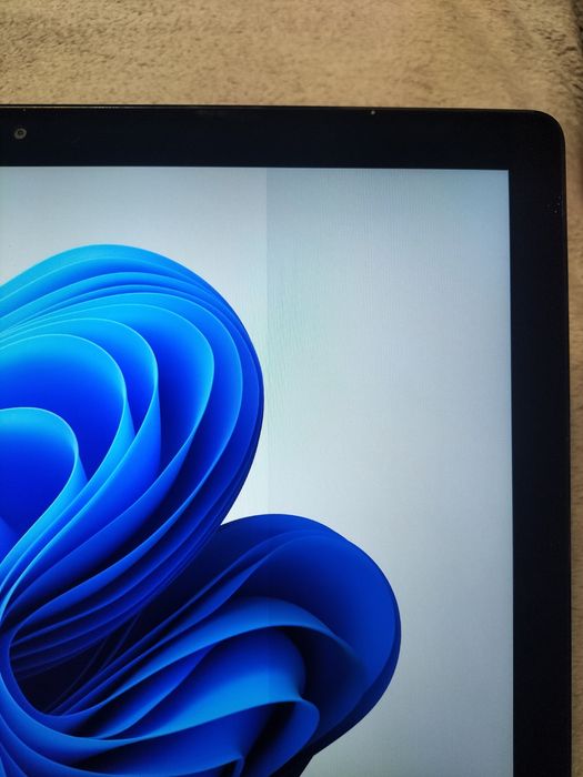 Tableta Dell 7210 cu defect la display