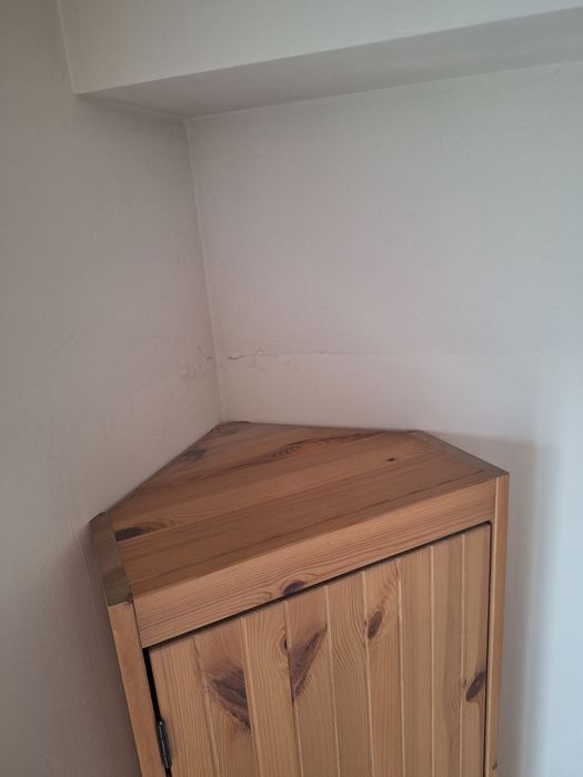 Дървен шкаф ъглов