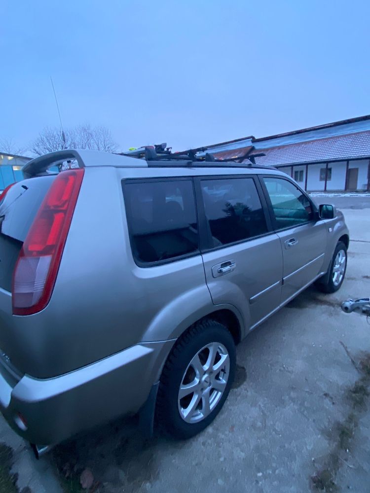 Vând Nissan ixtrail ediție specială columbia