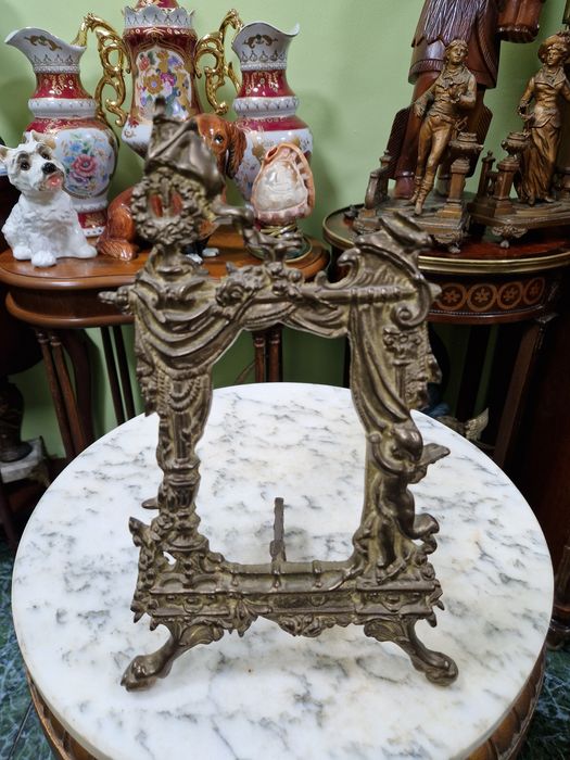 Стара страхотна антикварна английска бронзова поставка за снимки