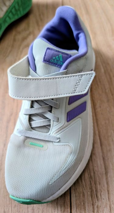 Adidas fete marime 36 2/3 EU