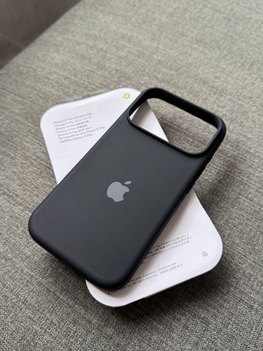 Husa iPhone 17 pro, black