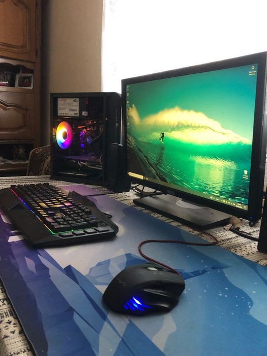 Vând calculator, monitor, mous, tastatura și mous pad