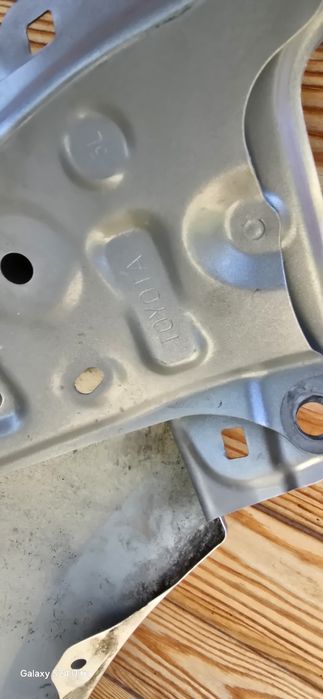 Aripa stanga fata toyota corolla hybrid