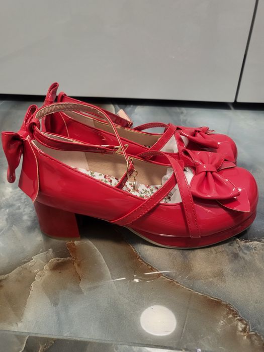 Червени лачени обувки N 36