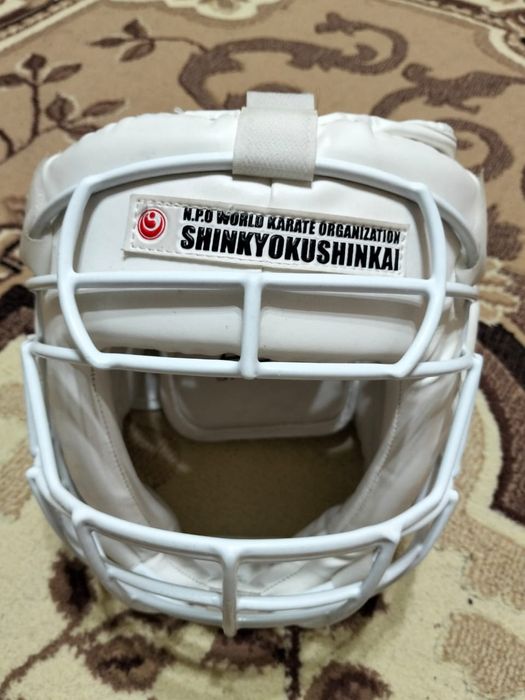 Продам шлем для каратэ в отличном состоянии