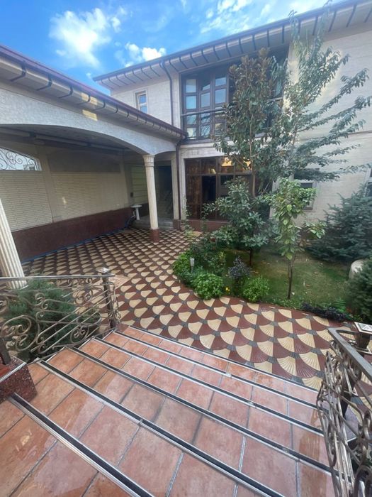 Дом рабочий городок 4 соток,цена 300000 у.е