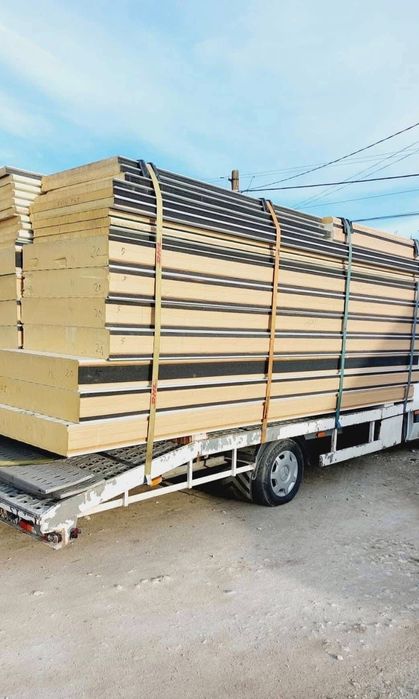 Case de vânzare pe structură metalică