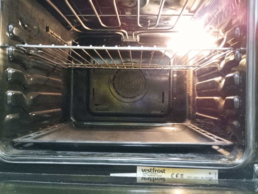 Готварска печка  VESTFROST с фурна с вентилатор и котлони, като нова !