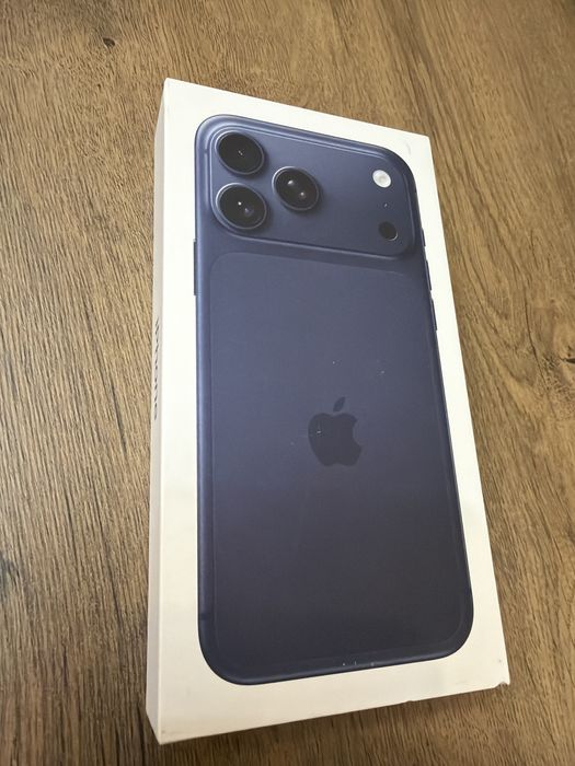 Vand iPhone 17 pro max 256 gb sigilat