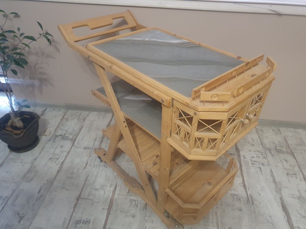 Масичка за сервиране