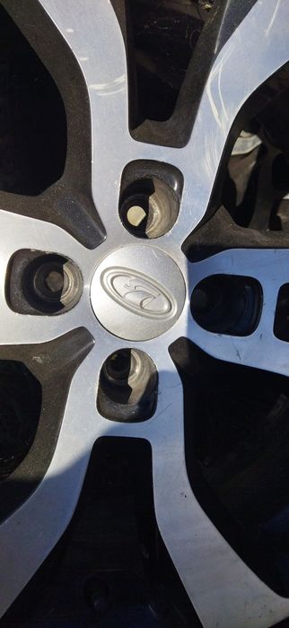 Продам шины зимние на дисках.        Размер 215/55/17