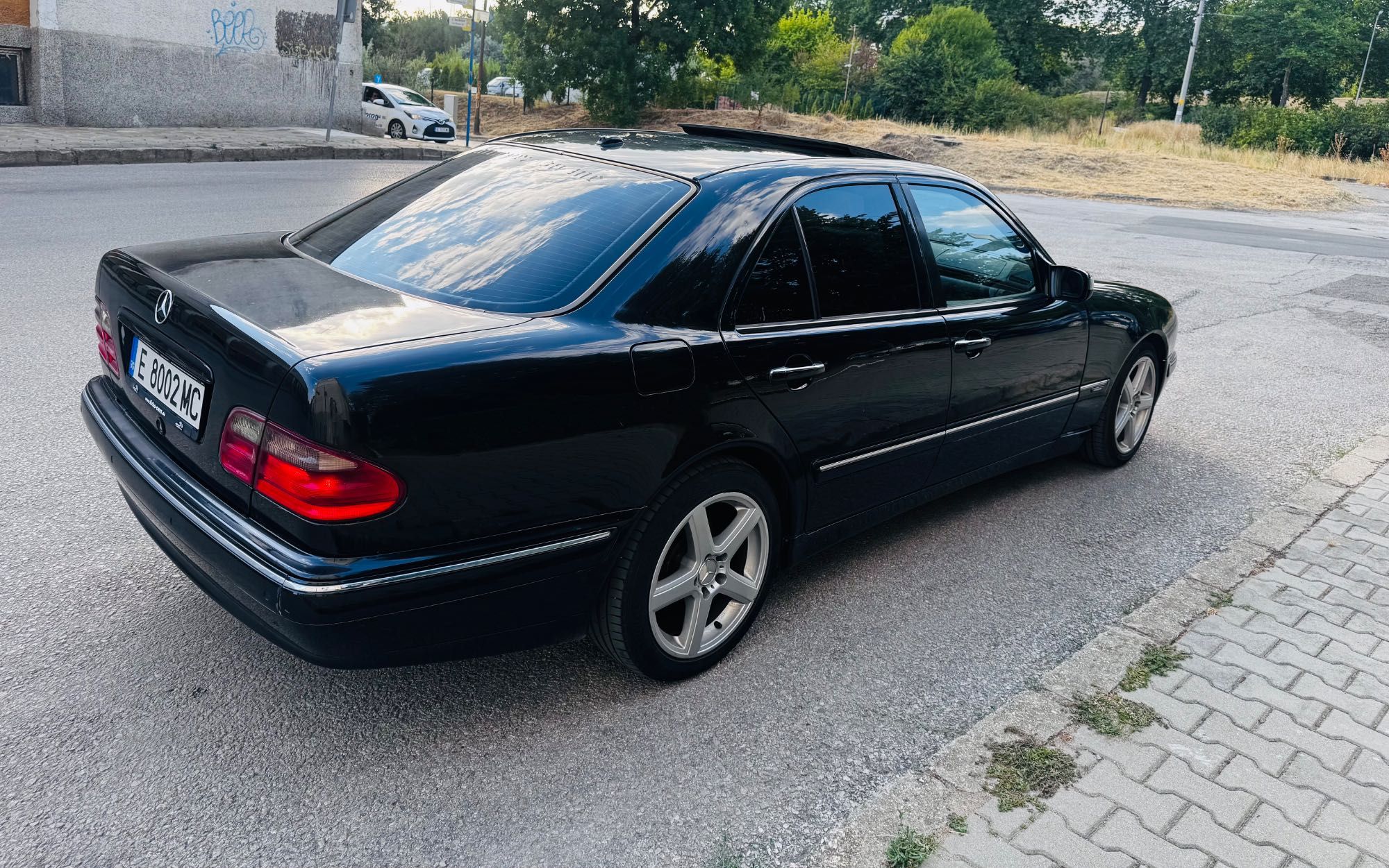 Продавам Mercedes E 270 CDI 2002 год