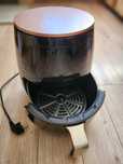 AIR FRYER  (фритюрник с горещ въздух)