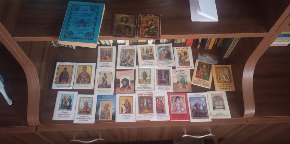 Cărți și acatiste religie