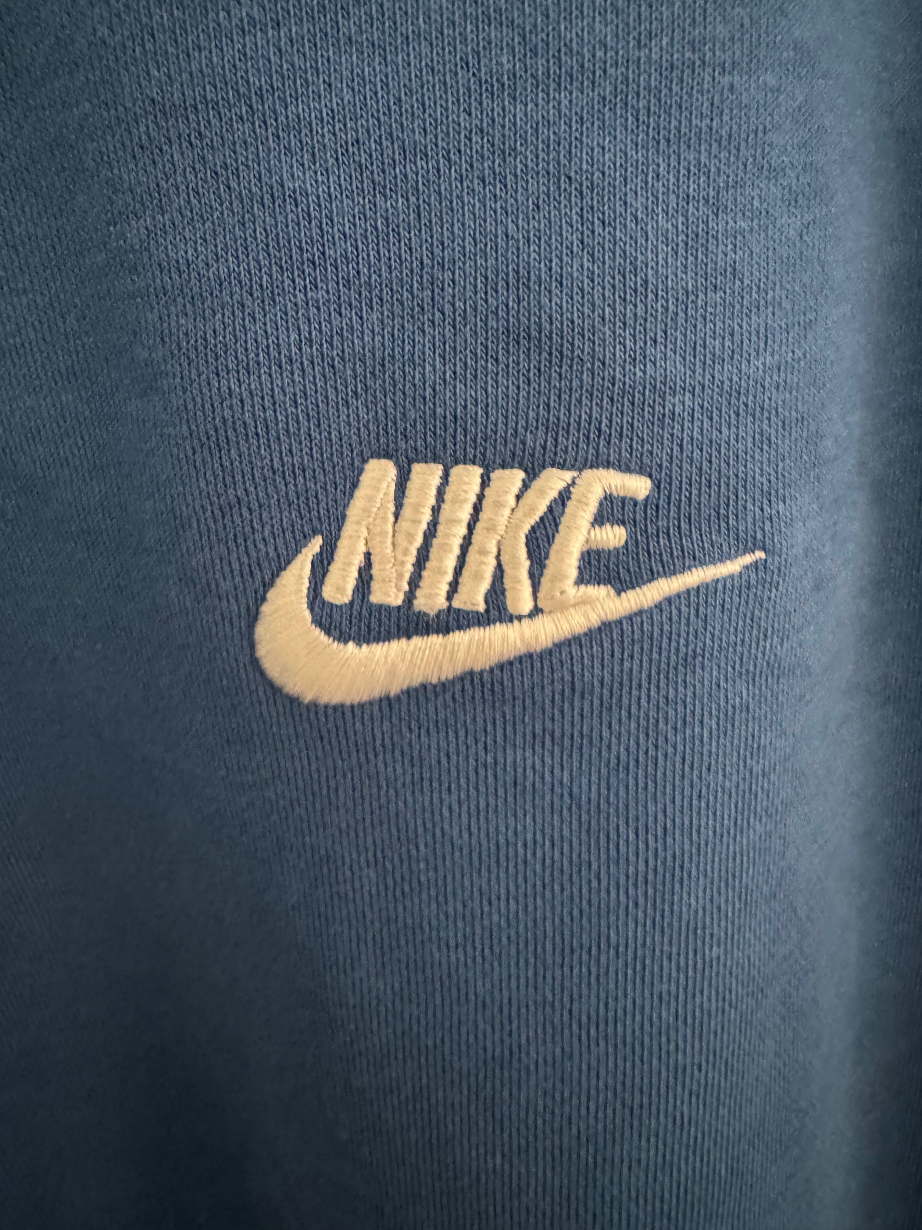 2 броя NIKE Sportswear Taped Longsleeve.