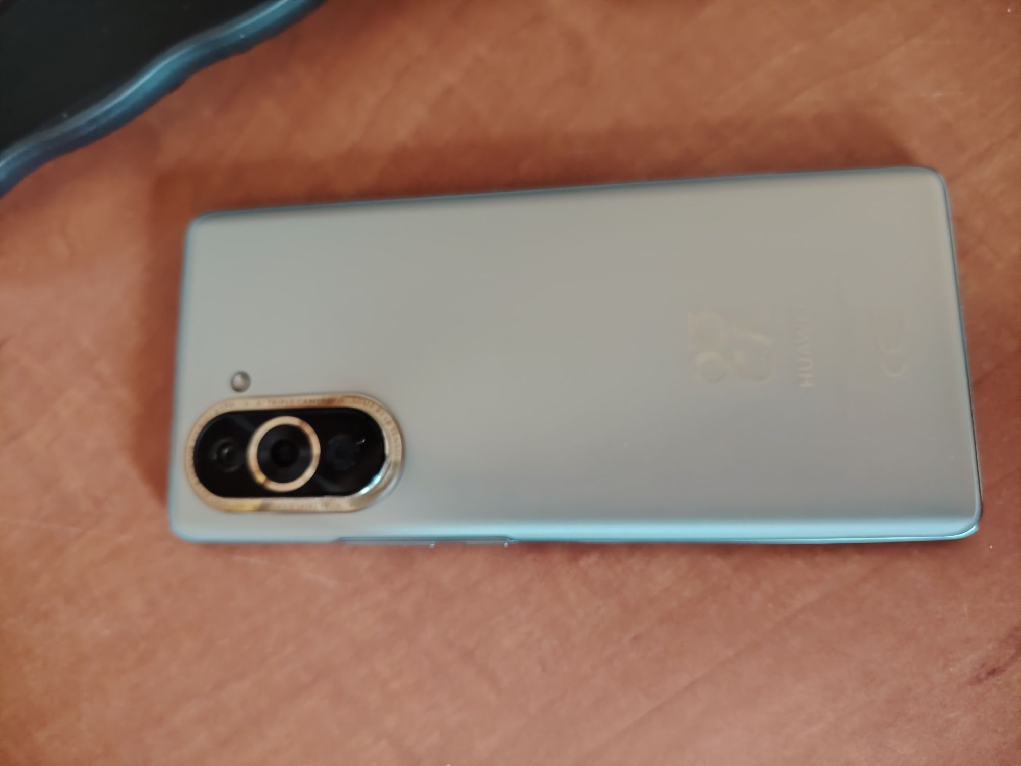Huawei nova 10 + зарядно