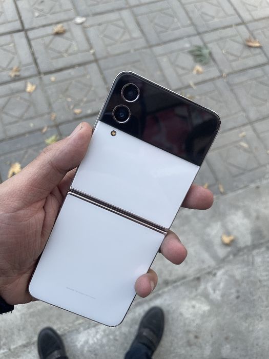 Samsung Z Flip4 8/256