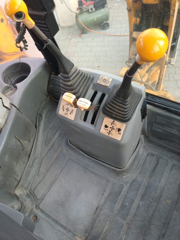 Buldoexcavator  JCB 2000