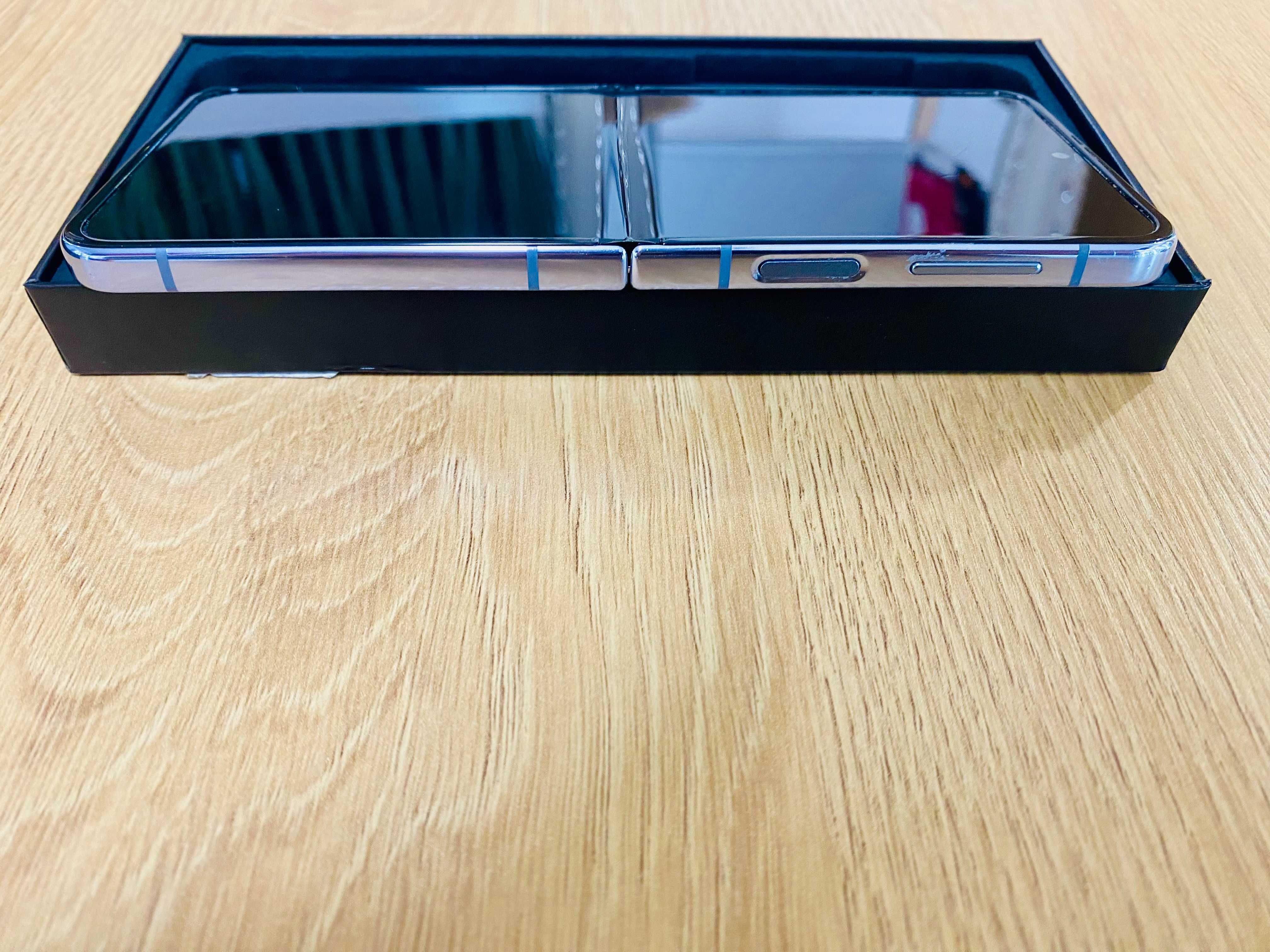 Samsung Galaxy Z Flip4, 256GB, 8GB RAM, 5G, Blue, Безупречен