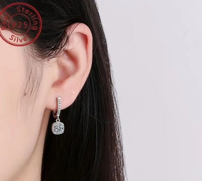 Сребърни обеци с мойсанит