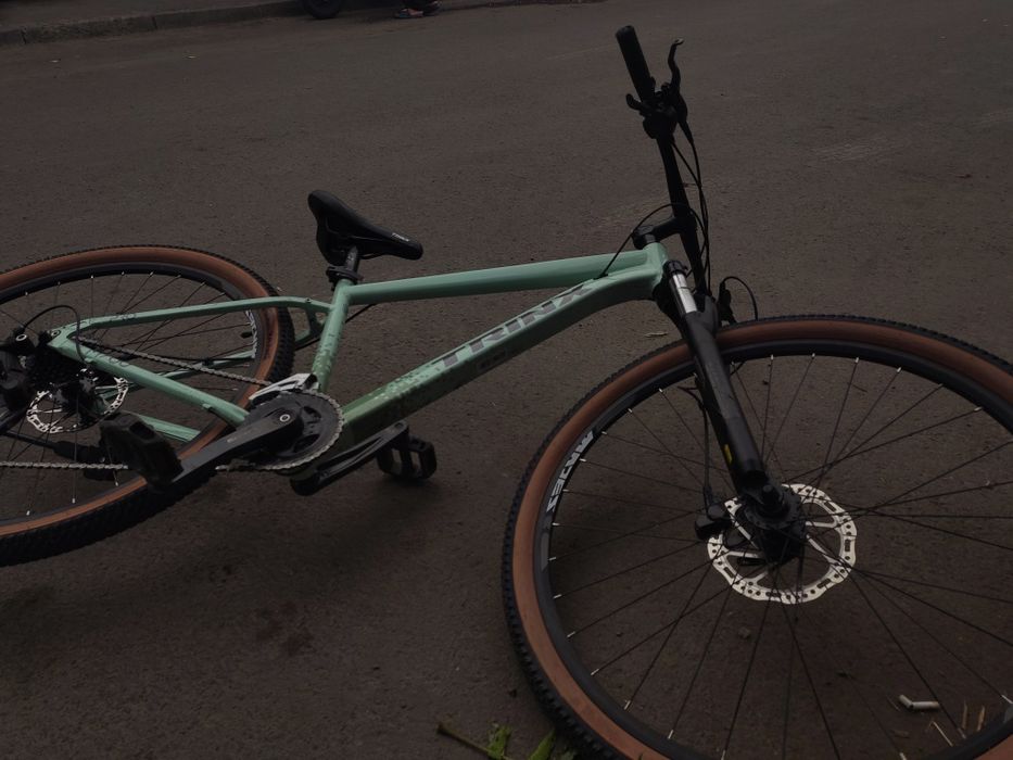 TRINX M700 велосипед в отличном состоянии