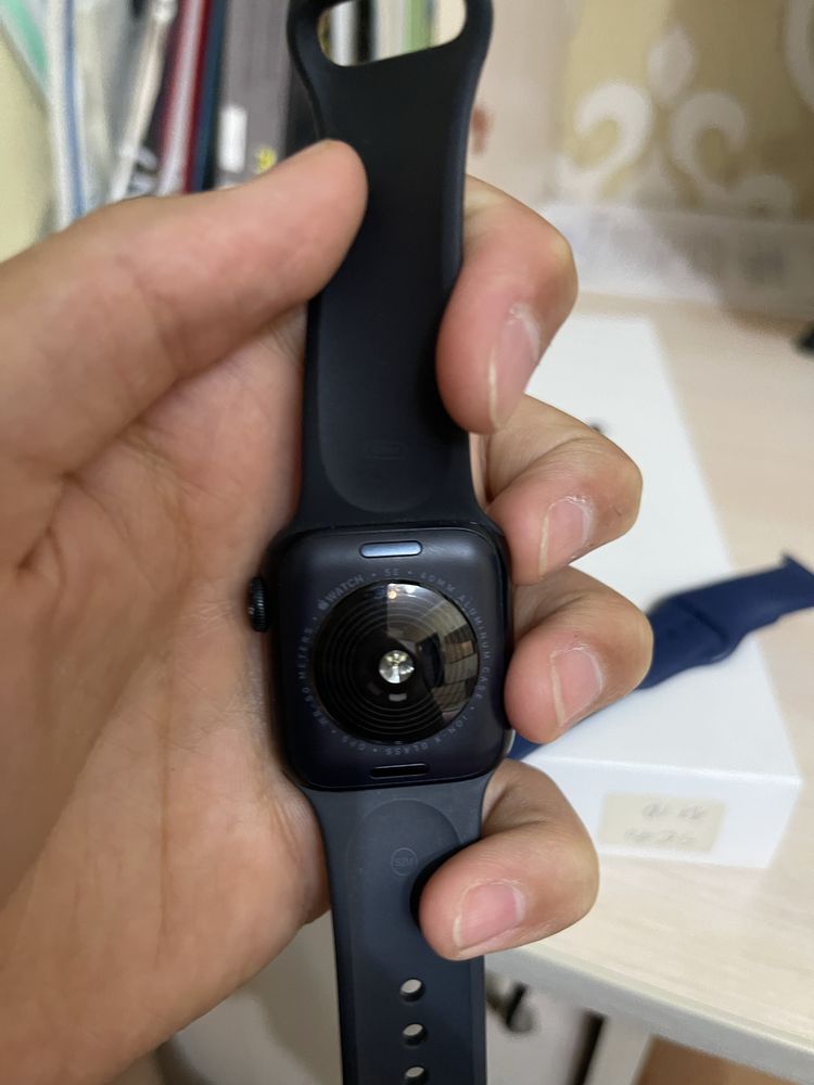Продам Apple Watch se 2