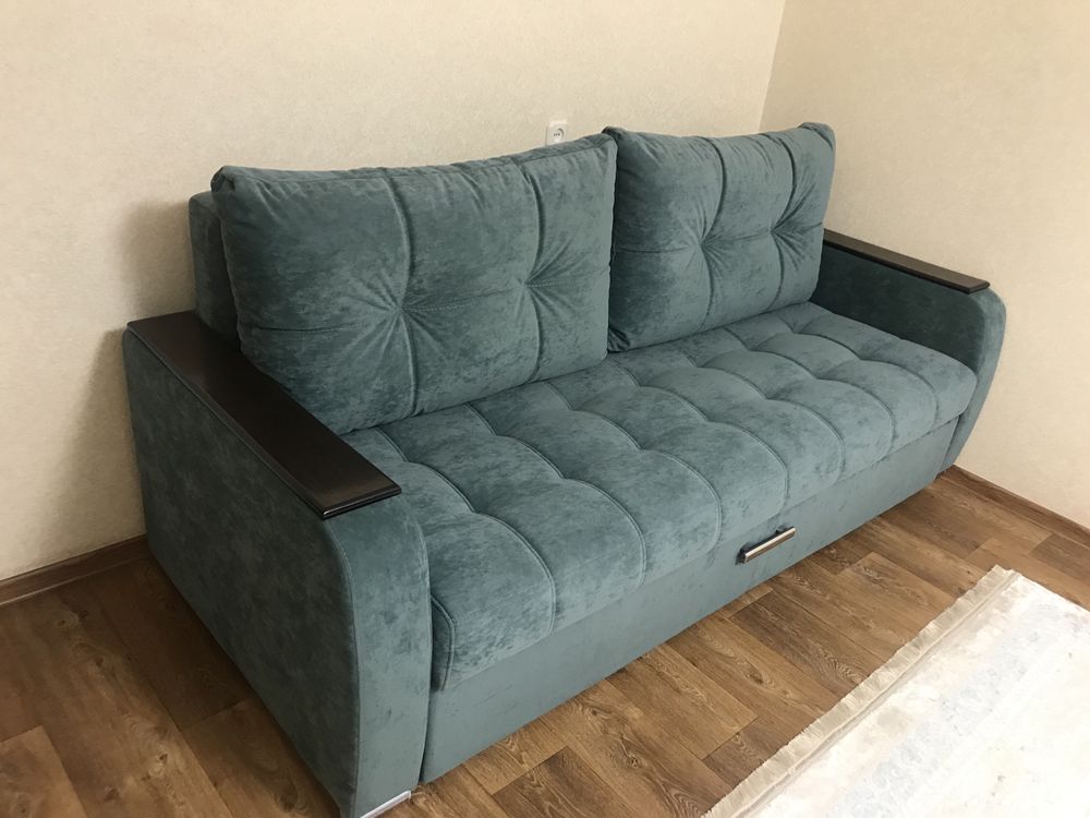 Продам диван для зала