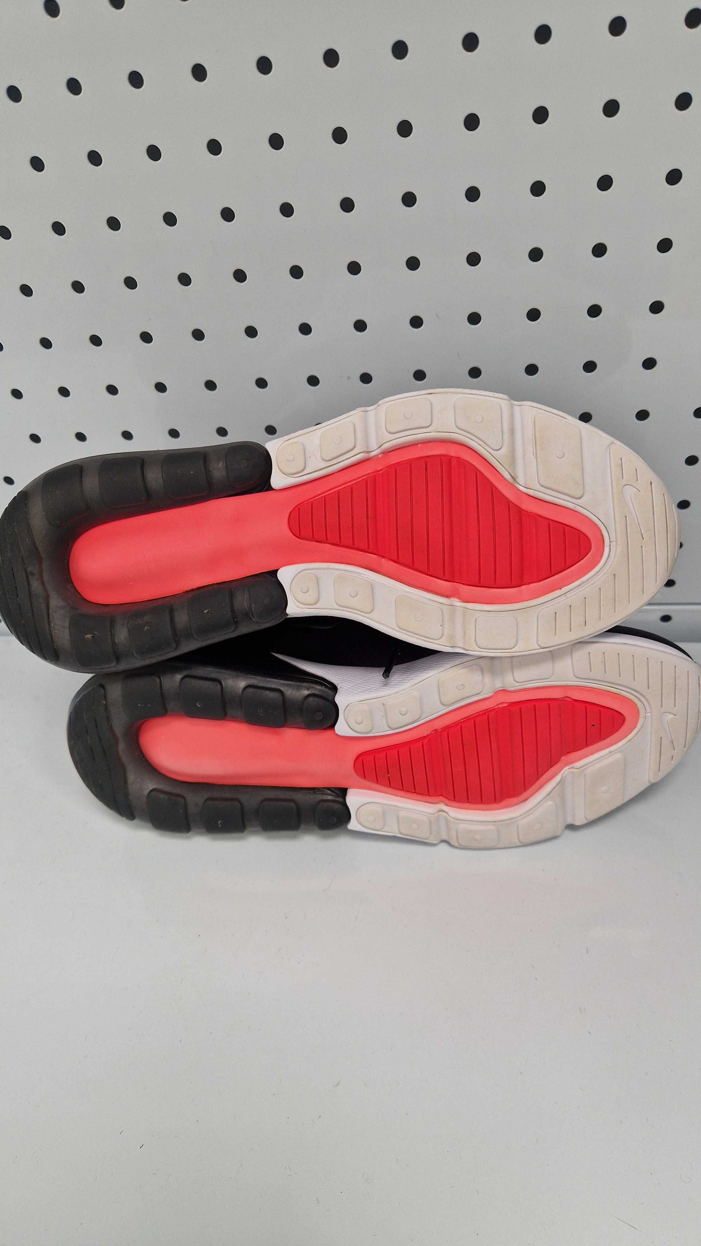 Оригинални дамски маратонки- Nike Air Max 270