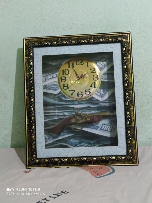 Соат    сотилади.