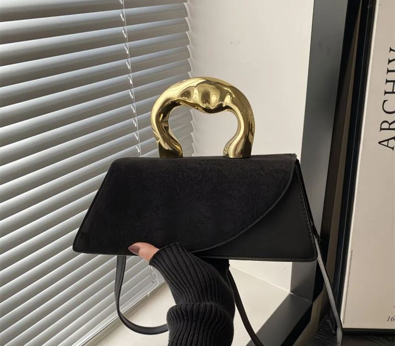 Продам новую сумочку клач под Zara.