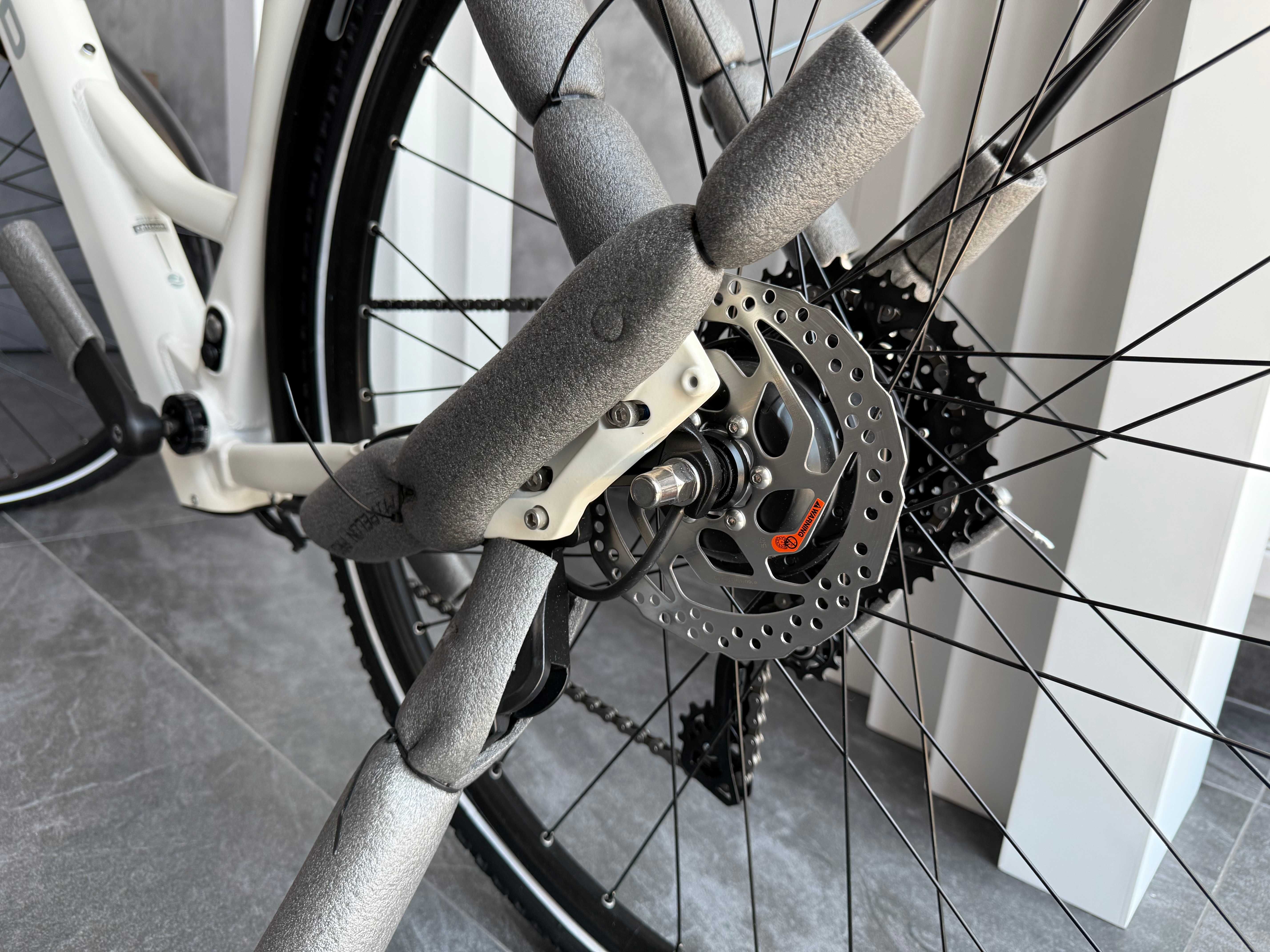 Електрически велосипед HEAD Urban Trinity – НОВ, с Shimano система