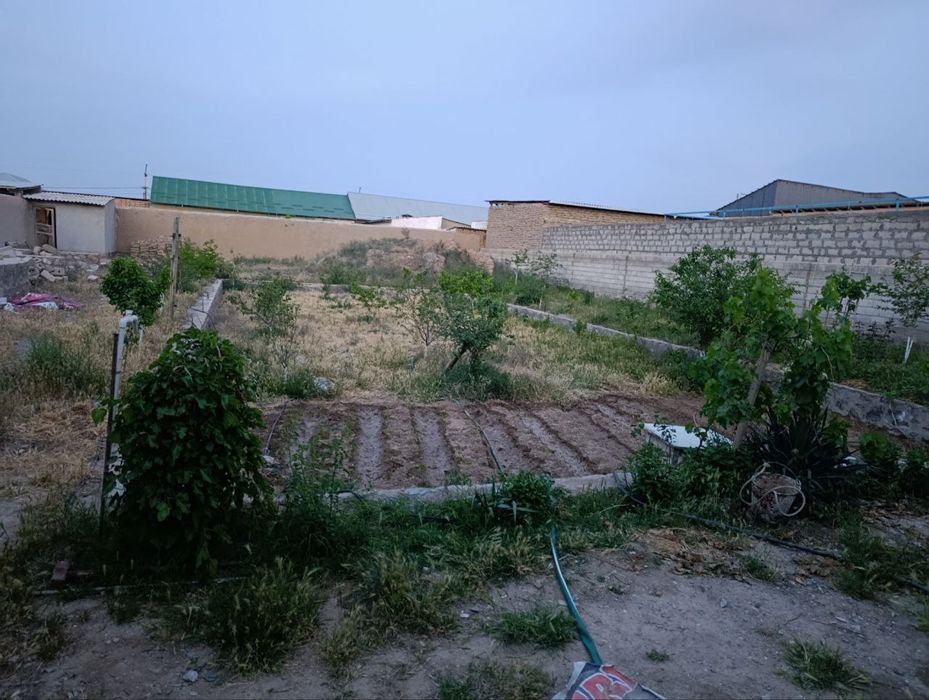 Uchastka sotiladi