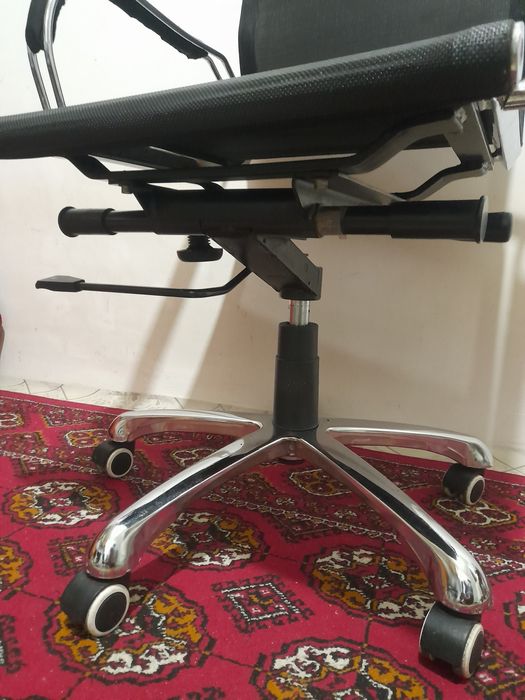 Продаются офисное кресло в рабочем состоянии.