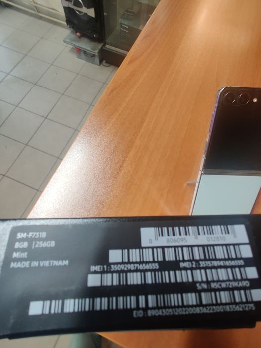 Samsung Galaxy Z Flip5 5G 256GB 8GB RAM Dual