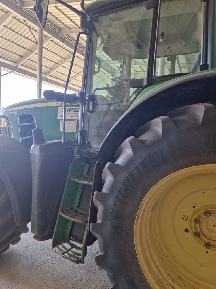 Vand Tractor John Deere 7530
