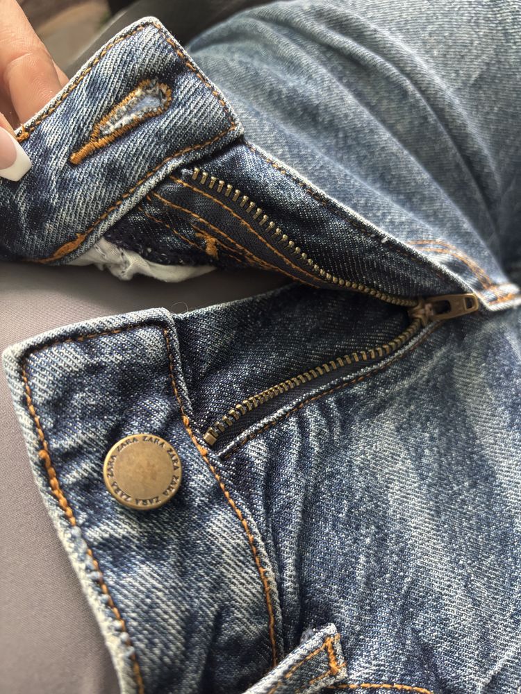 Сини дънки на Zara