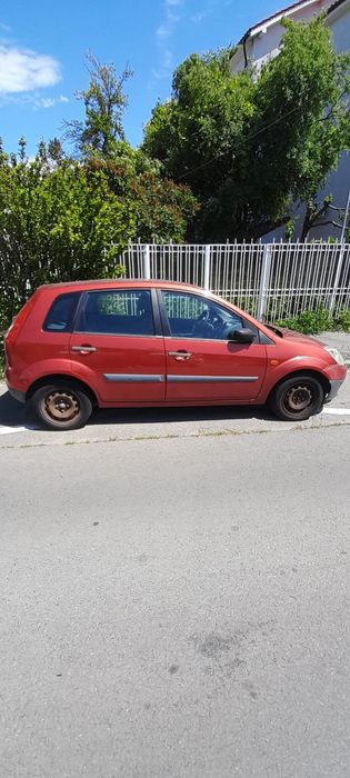 Vând Ford Fiesta