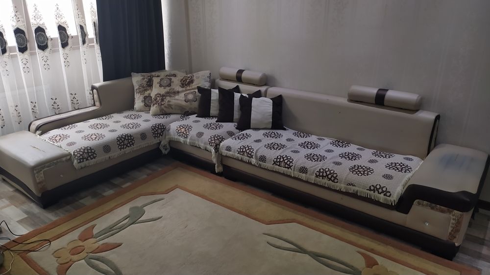 Большой угловой диван с раскладной кроватью