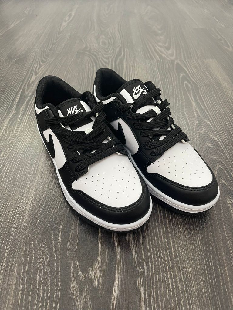 Nike Dunk Low Panda