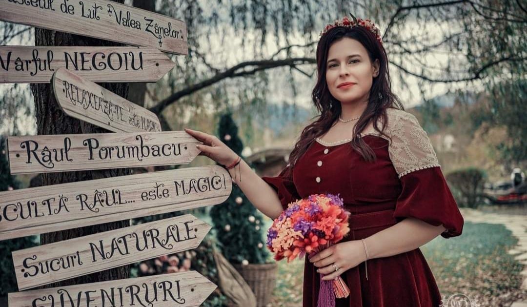 Rochie broderie/ catifea vișinie (rosu închis)