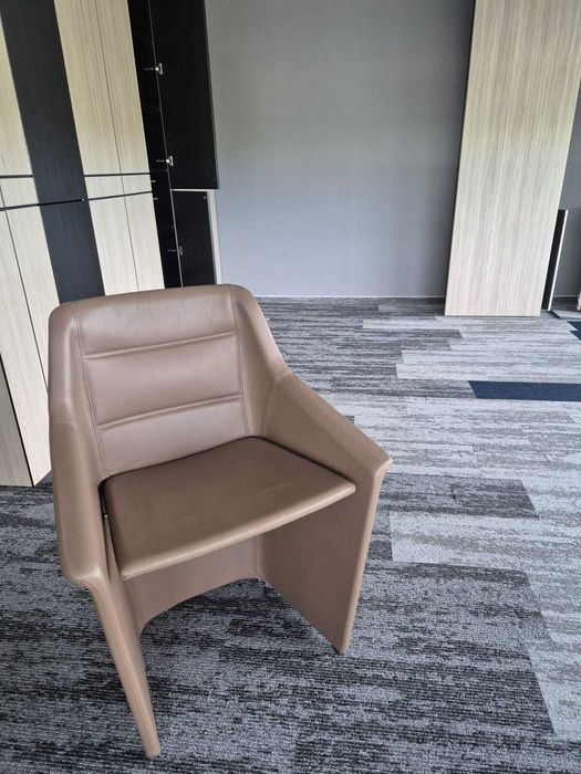 Masa + fotolii colecția JERA, LAS Mobili (Italia), pentru cunoscatori